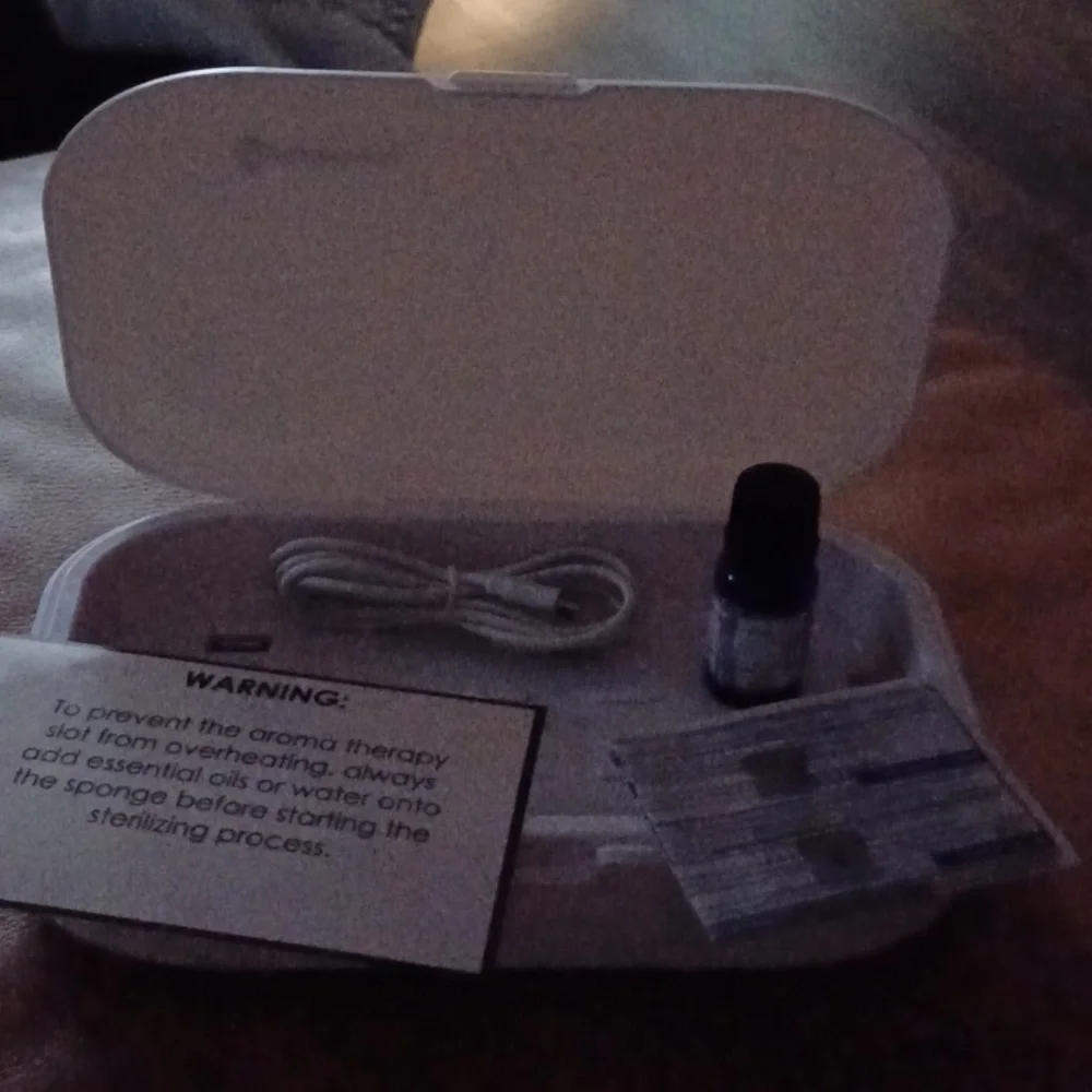 > Wireless Charging Station with Aromatherapy - White
